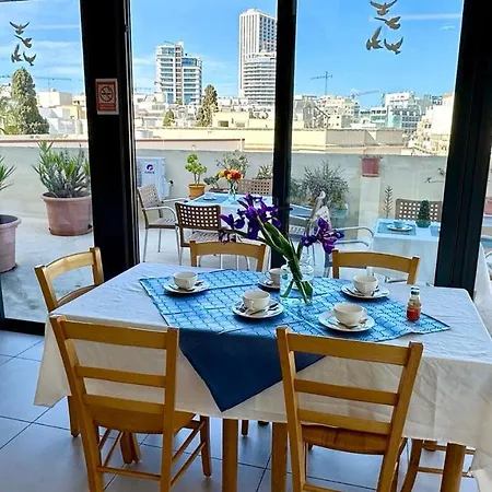 Malta Crown 게스트하우스 *