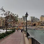 Malta Crown بيت ضيافة *