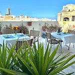 Malta Crown بيت ضيافة *