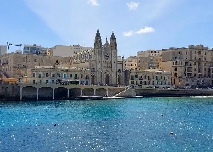 Konukevi Malta Crown *