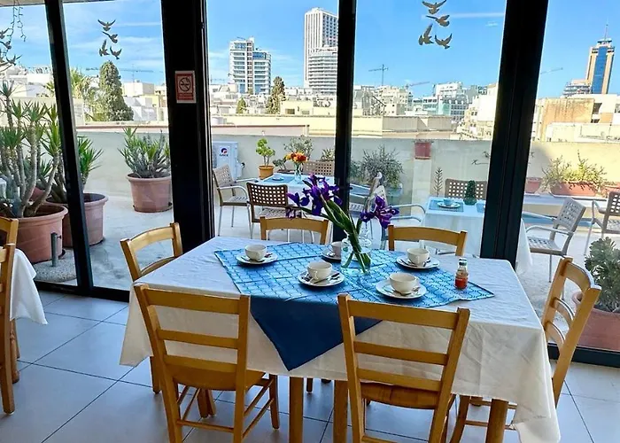 Malta Crown Konukevi *